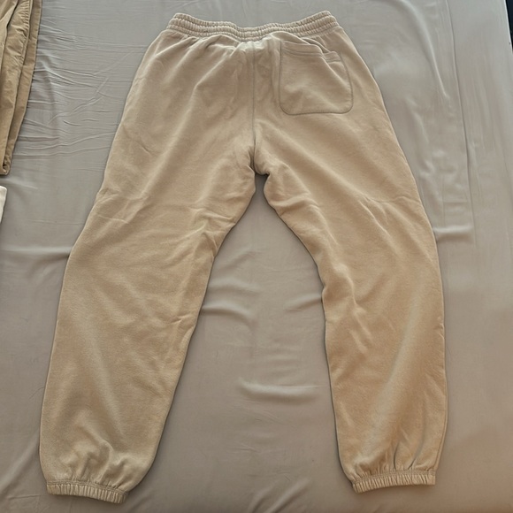 Relaxed Fit H&M Joggers - Picture 2 of 3